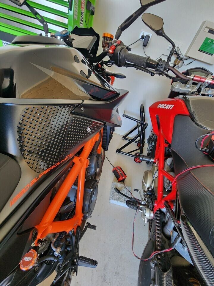 2020 + KTM 1290 Super Duke R Eazi-Grip Evo Tank Grip Pads SuperDuke - Clear