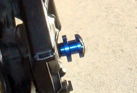 BLUE 6mm Swingarm Spools R1 R7 R6 R3 FZ1 FZ8 FZ9 MT09 MT10 RSV4 675 675R 821 959